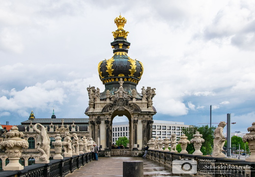Kronentor im Hof
